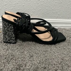 Source Unknown Black and Silver Glitter Heels